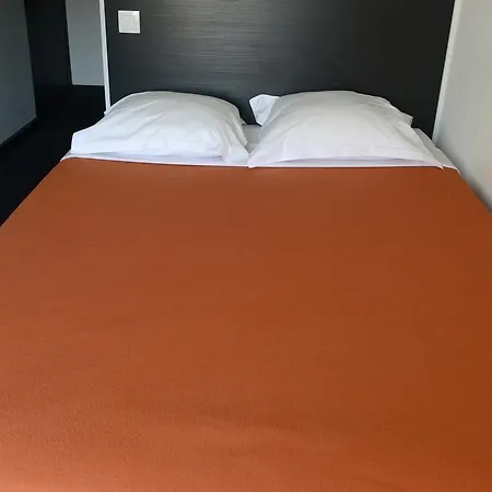 公园的啤酒屋酒店 2*